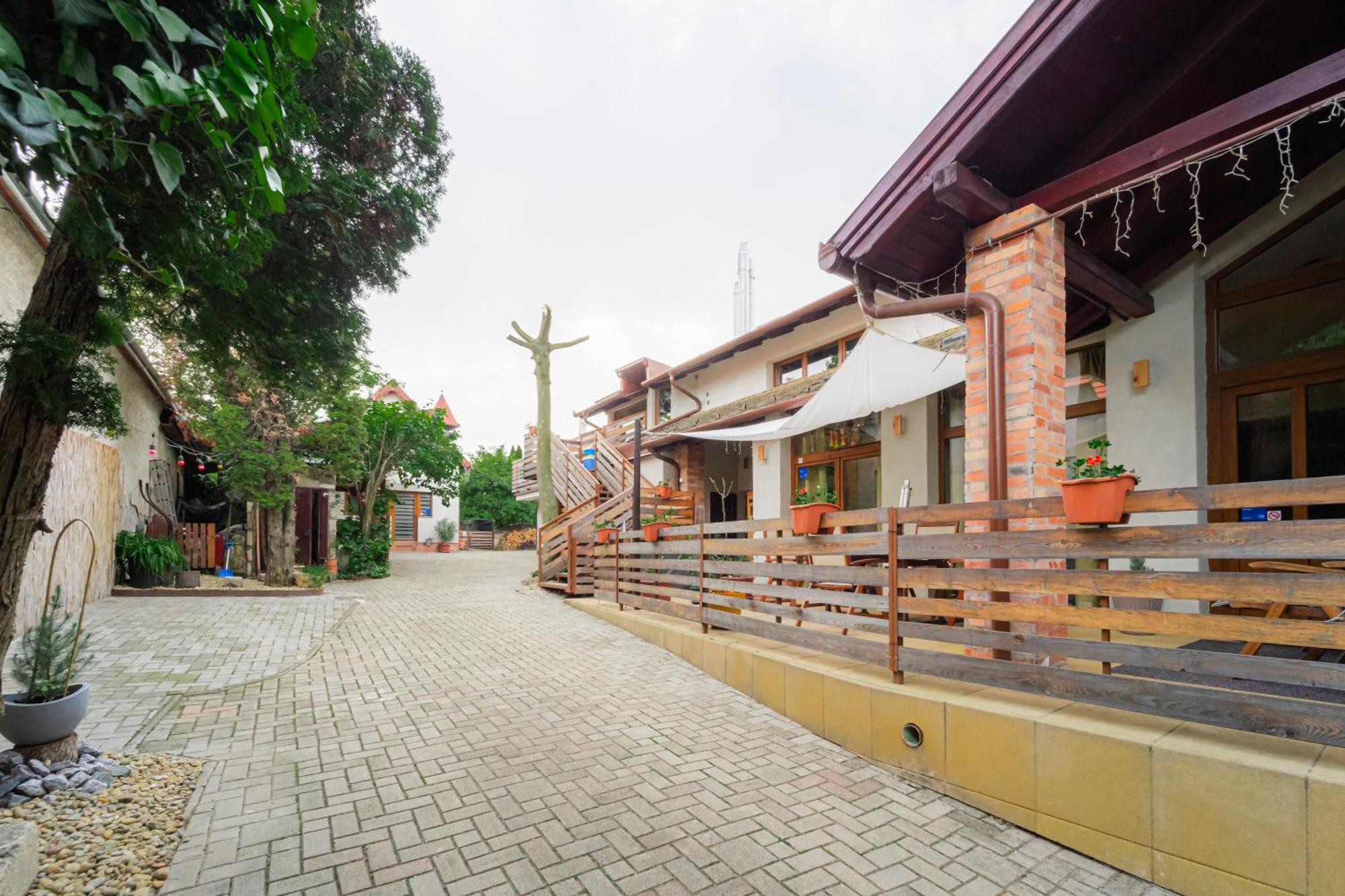 B48 Bigflat - Kenyelem 130 M2 En Villa Torokbalint Exterior photo
